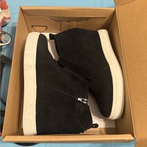 Steve Madden Black and White Sneakers